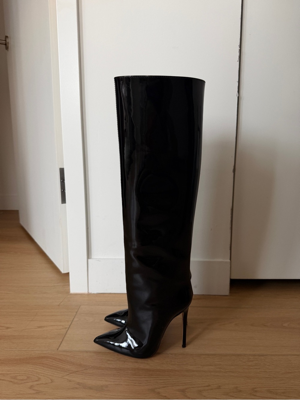 Patent Leather Knee-High Pointed Stiletto Boots - Black